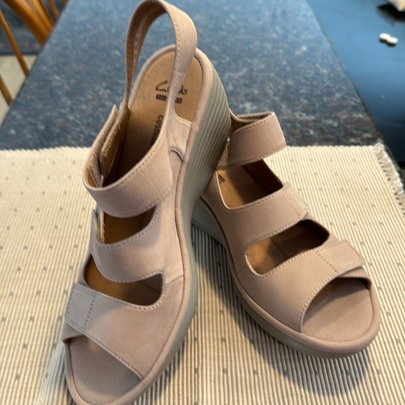 Clark’s Sand Colored Reedly Juno Sandals Size 8M - NWT & Box - Picture 6 of 8